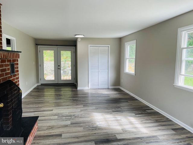 7009 CHAMBERSBURG RD, Fayetteville, PA 17222