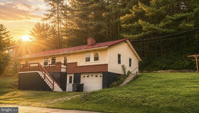 7009 CHAMBERSBURG RD, Fayetteville, PA 17222