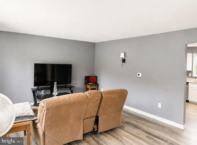 7009 CHAMBERSBURG RD, Fayetteville, PA 17222