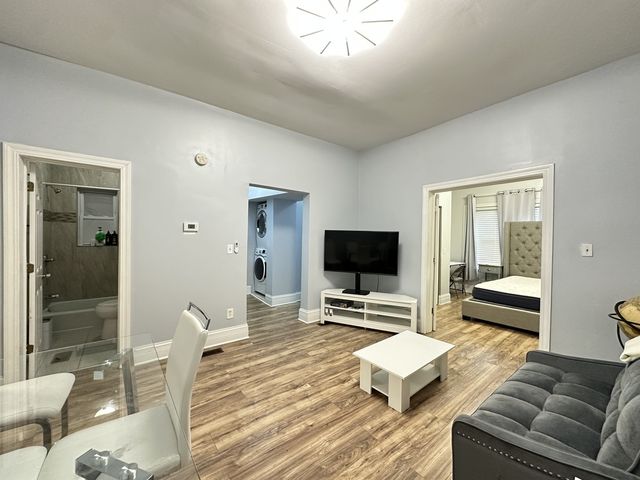 720 N Elizabeth Street 1, Chicago, IL 60642