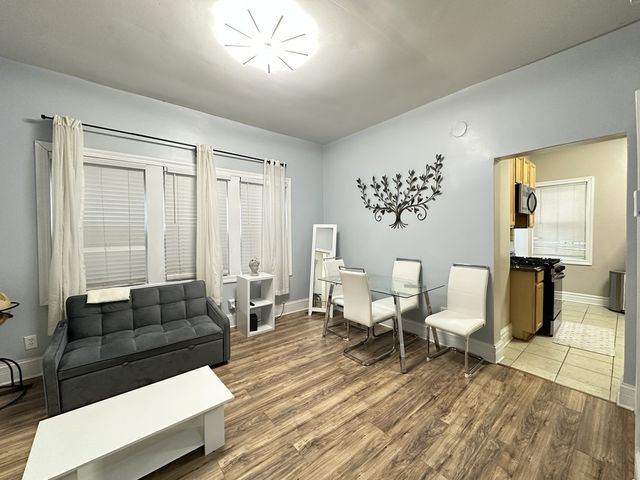 720 N Elizabeth Street 1, Chicago, IL 60642