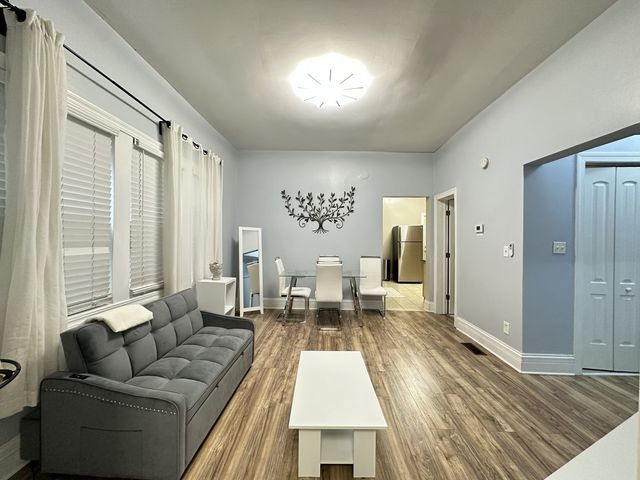 720 N Elizabeth Street 1, Chicago, IL 60642