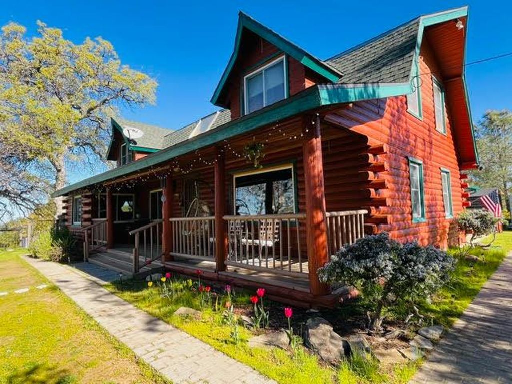 Image 1 of property listing at 30670 Sentinel Drive, Coarsegold, CA 93614