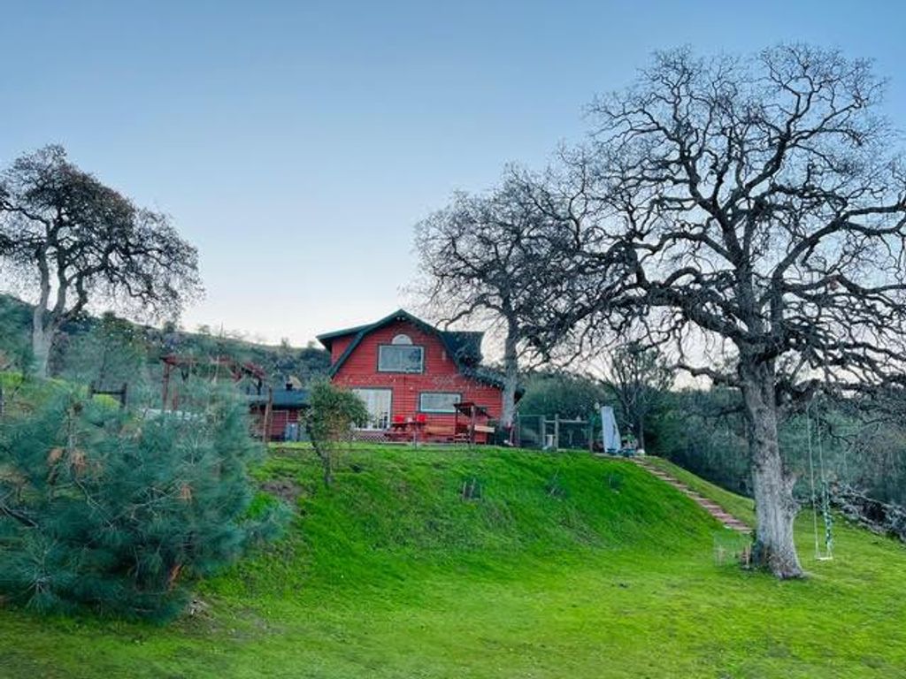 Image 14 of property listing at 30670 Sentinel Drive, Coarsegold, CA 93614