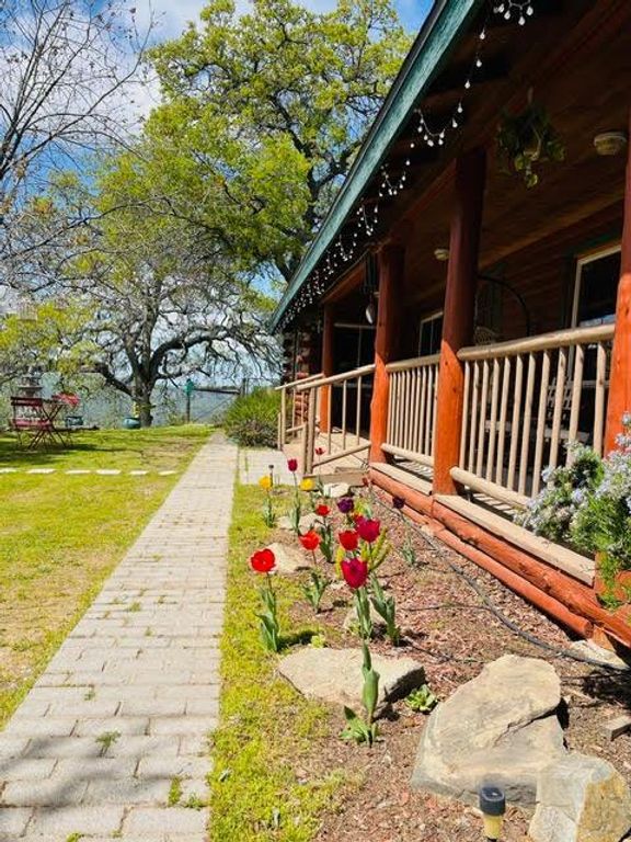 Image 2 of property listing at 30670 Sentinel Drive, Coarsegold, CA 93614