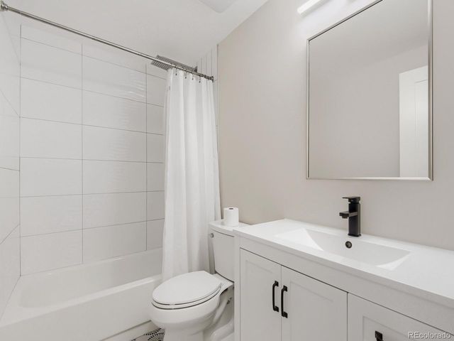 8212 S Tamarac St, Centennial, CO 80112
