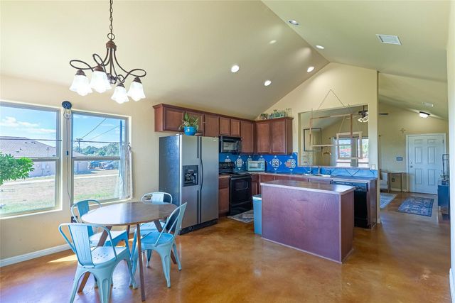 833 Thousand Oaks TRL, Liberty Hill, TX 78642