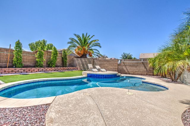 30084 N DESERT WILLOW Boulevard, San Tan Valley, AZ 85143
