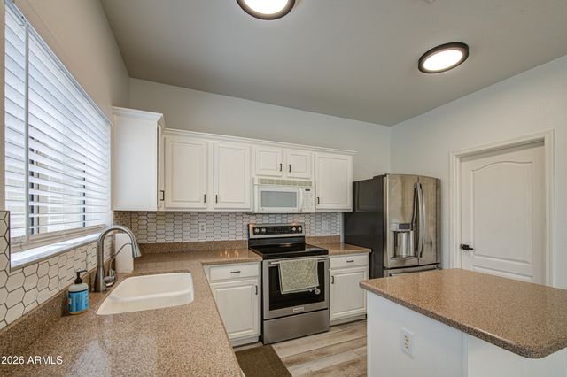 30084 N DESERT WILLOW Boulevard, San Tan Valley, AZ 85143