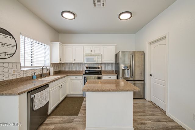 30084 N DESERT WILLOW Boulevard, San Tan Valley, AZ 85143