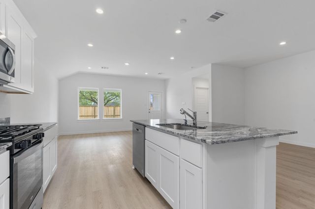 342 Amy Street, Angleton, TX 77515