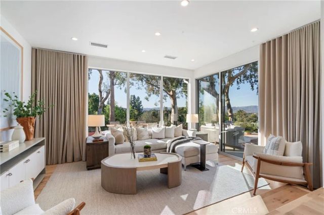 4909 Calvin, Tarzana, CA 91356