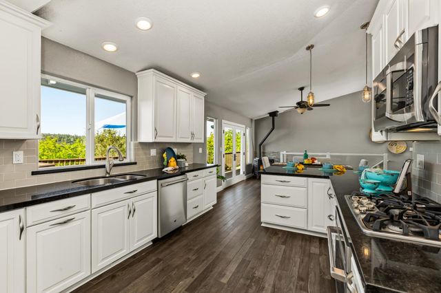 3027 Saddle View Ct, Auburn, CA 95602