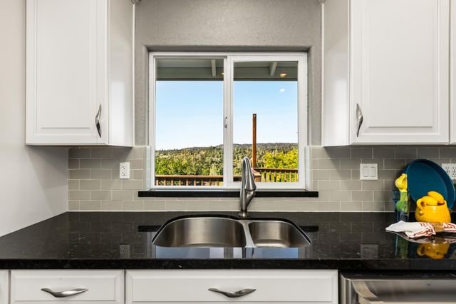 3027 Saddle View Ct, Auburn, CA 95602
