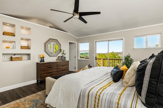 3027 Saddle View Ct, Auburn, CA 95602