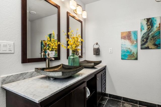3027 Saddle View Ct, Auburn, CA 95602