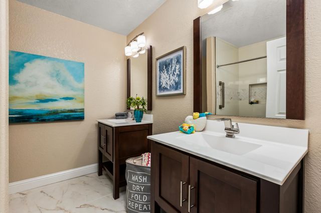 3027 Saddle View Ct, Auburn, CA 95602
