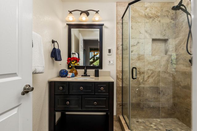 3027 Saddle View Ct, Auburn, CA 95602