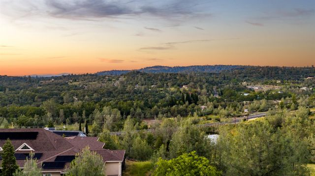 3027 Saddle View Ct, Auburn, CA 95602