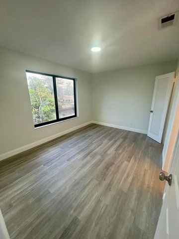 1401 NE 57TH Place 8, Fort Lauderdale, FL 33334