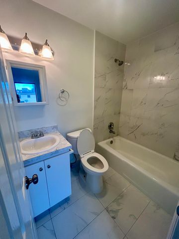 1401 NE 57TH Place 8, Fort Lauderdale, FL 33334