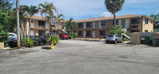 1401 NE 57TH Place 8, Fort Lauderdale, FL 33334