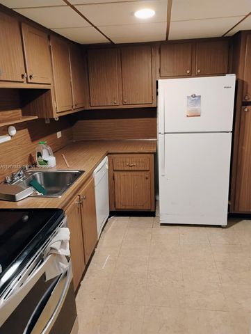 447 NE 195th St 414, Miami, FL 33179