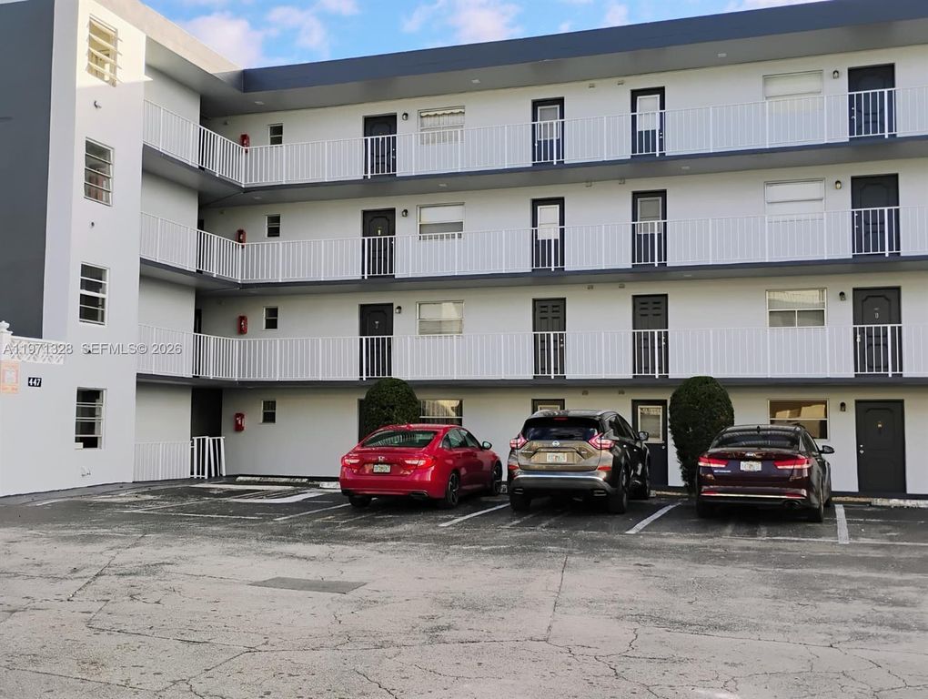447 NE 195th St 414, Miami, FL 33179