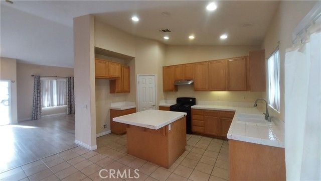 16124 Holly Ridge Court, Victorville, CA 92395