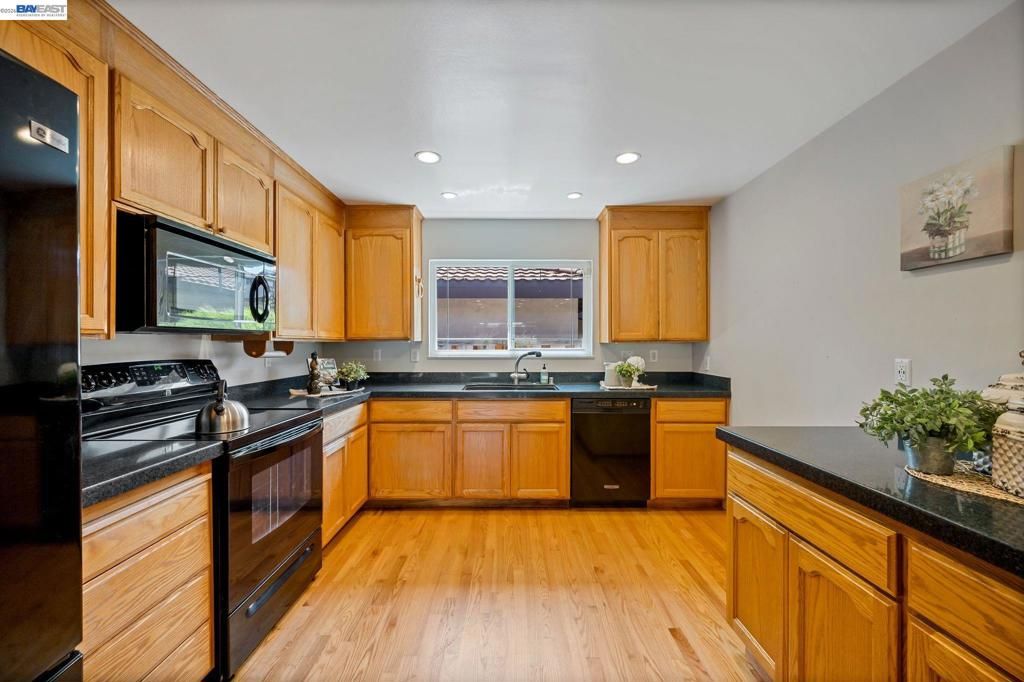 Image 10 of property listing at 35843 Salvador Ct, Fremont, CA 94536