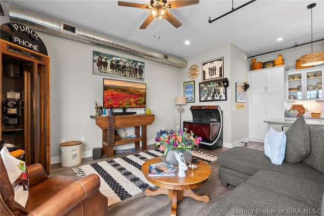 238 Mulberry Street, Jeffersonville, IN 47130