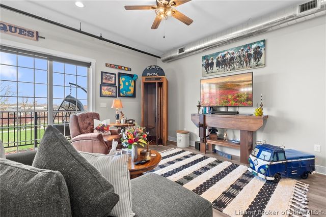 238 Mulberry Street, Jeffersonville, IN 47130