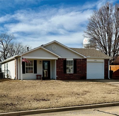 1929 Lexington Road, Claremore, OK 74017