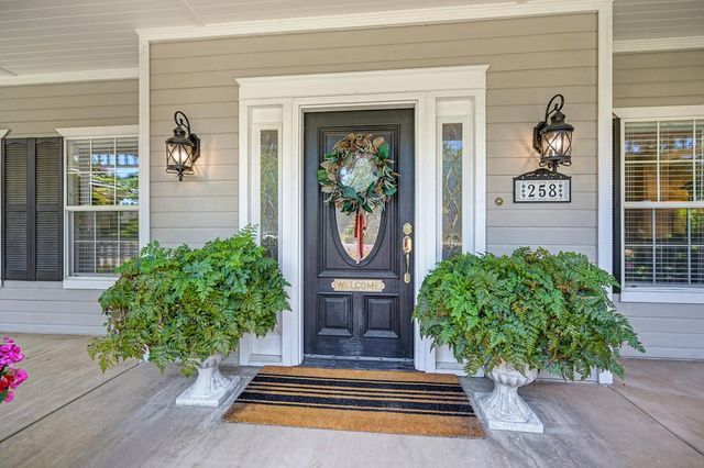 258 American River Canyon Dr, Folsom, CA 95630