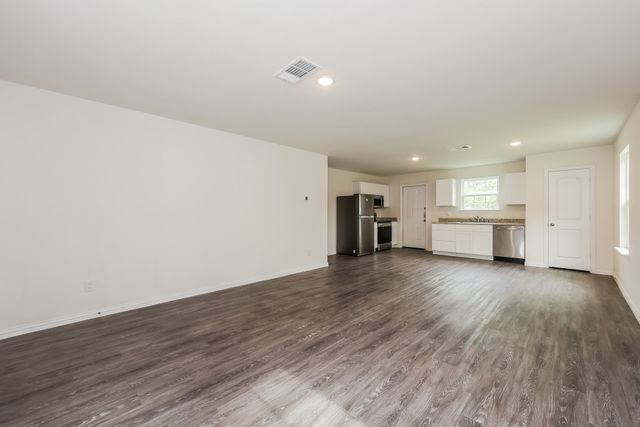 1300 N Brazos Avenue, Cleburne, TX 76031