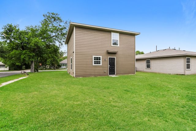 1300 N Brazos Avenue, Cleburne, TX 76031