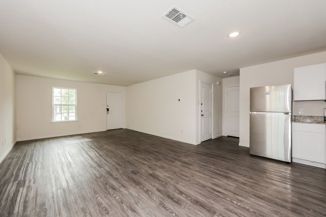 1300 N Brazos Avenue, Cleburne, TX 76031