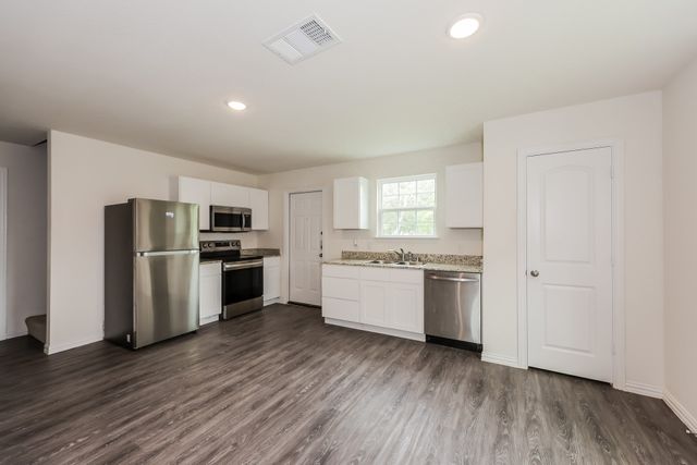 1300 N Brazos Avenue, Cleburne, TX 76031
