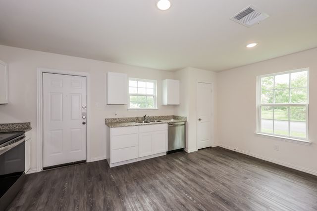 1300 N Brazos Avenue, Cleburne, TX 76031