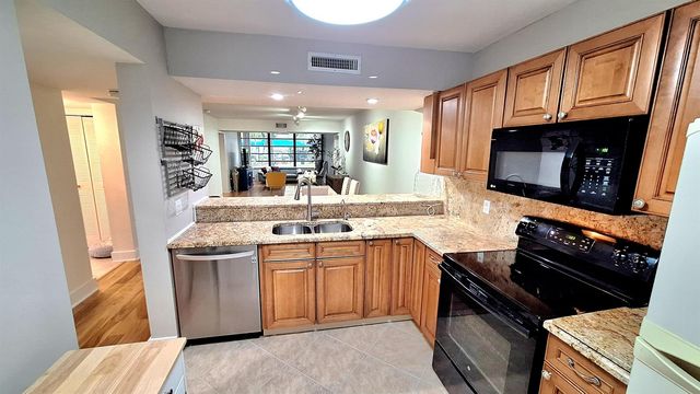 1719 Whitehall Drive 103, Davie, FL 33324