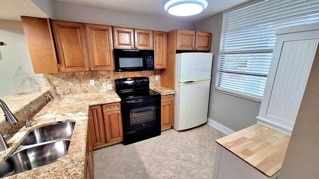 1719 Whitehall Drive 103, Davie, FL 33324