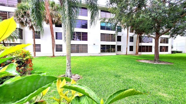1719 Whitehall Drive 103, Davie, FL 33324