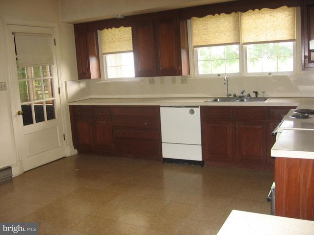 349 TOWN RUN LN, Stephens City, VA 22655