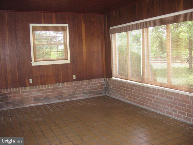 349 TOWN RUN LN, Stephens City, VA 22655