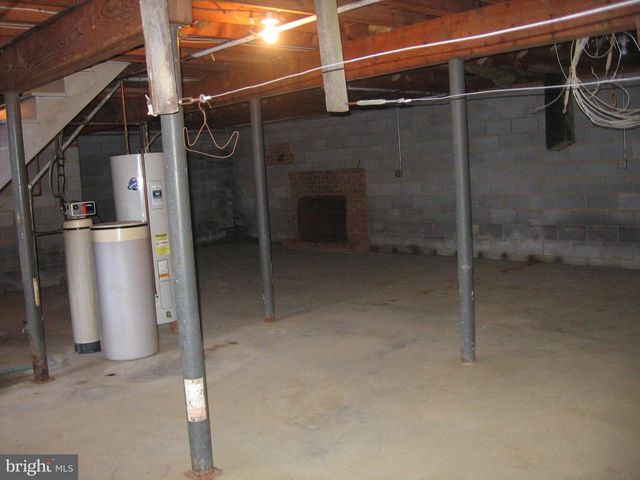 349 TOWN RUN LN, Stephens City, VA 22655