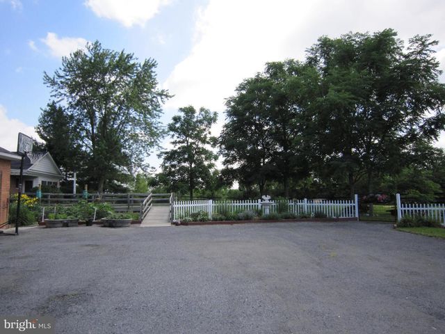 349 TOWN RUN LN, Stephens City, VA 22655