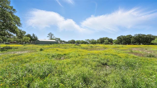 275 & 279 Cross RD, Kingsbury, TX 78638