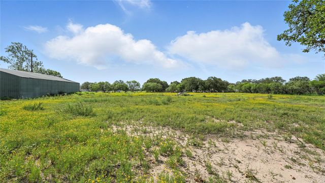275 & 279 Cross RD, Kingsbury, TX 78638