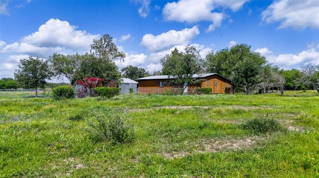 275 & 279 Cross RD, Kingsbury, TX 78638