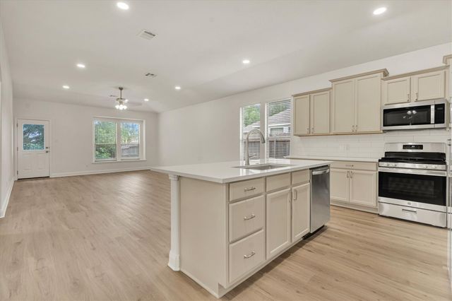 1685 Twin CV, Kyle, TX 78640